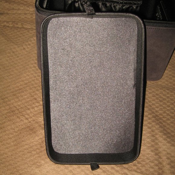 ❤️4 YSL YVES SAINT LAURENT PARFUMS RED -CHARCOAL BLACK TOP HANDLE COSMETIC CASES - Picture 10 of 16